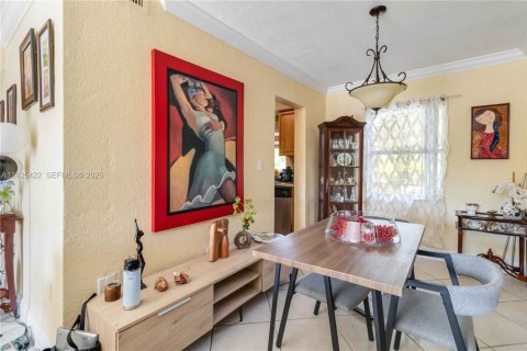 Condo in Miami, Florida, 2 bedrooms  № 1983930 - photo 4