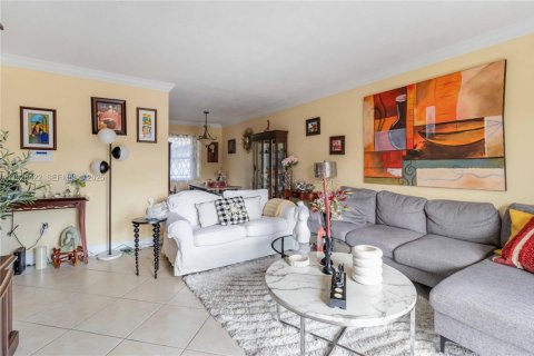 Condo in Miami, Florida, 2 bedrooms  № 1983930 - photo 9