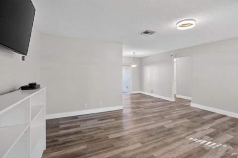 House in Plantation, Florida 2 bedrooms, 83.98 sq.m. № 2082955 - photo 7