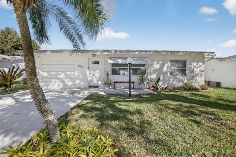 House in Plantation, Florida 2 bedrooms, 83.98 sq.m. № 2082955 - photo 2