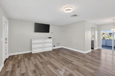 House in Plantation, Florida 2 bedrooms, 83.98 sq.m. № 2082955 - photo 10