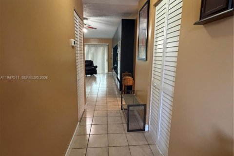 Купить таунхаус в Майами, Флорида 2 спальни, 90.12м2, № 2005469 - фото 4