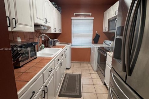 Купить таунхаус в Майами, Флорида 2 спальни, 90.12м2, № 2005469 - фото 9