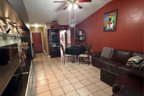 Купить таунхаус в Майами, Флорида 2 спальни, 90.12м2, № 2005469 - фото 7