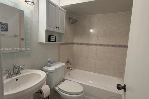 Купить таунхаус в Майами, Флорида 2 спальни, 90.12м2, № 2005469 - фото 15