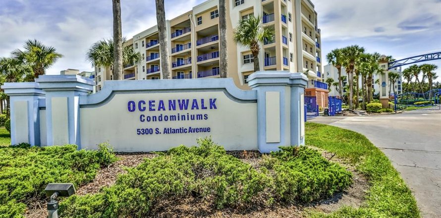 Condominio en New Smyrna Beach, Florida, 3 dormitorios № 1615945