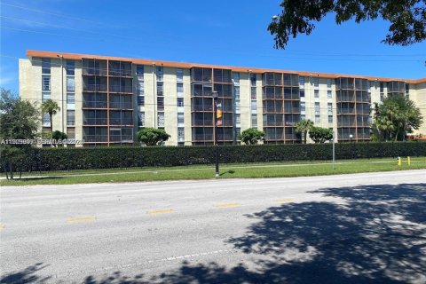 Снять в аренду кондоминиум в Норт-Майами-Бич, Флорида 1 спальня, 66.89м2, № 1991625 - фото 2