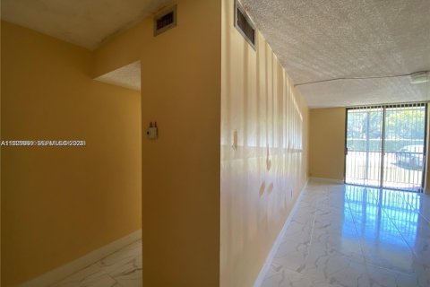 Снять в аренду кондоминиум в Норт-Майами-Бич, Флорида 1 спальня, 66.89м2, № 1991625 - фото 12