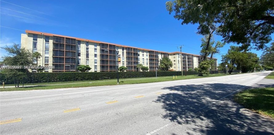 Кондоминиум с 1 спальней в Норт-Майами-Бич, Флорида № 1991625