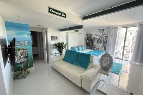 Снять в аренду кондоминиум в Майами-Бич, Флорида 52.03м2, № 2086578 - фото 2