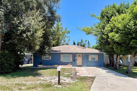 House in New Port Richey, Florida 3 bedrooms, 122.63 sq.m. № 2302183