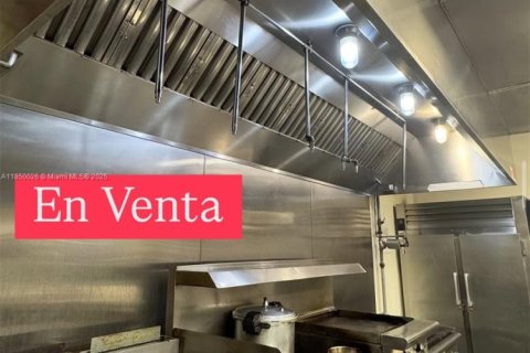Commercial property in Miramar, Florida № 1856996 - photo 1