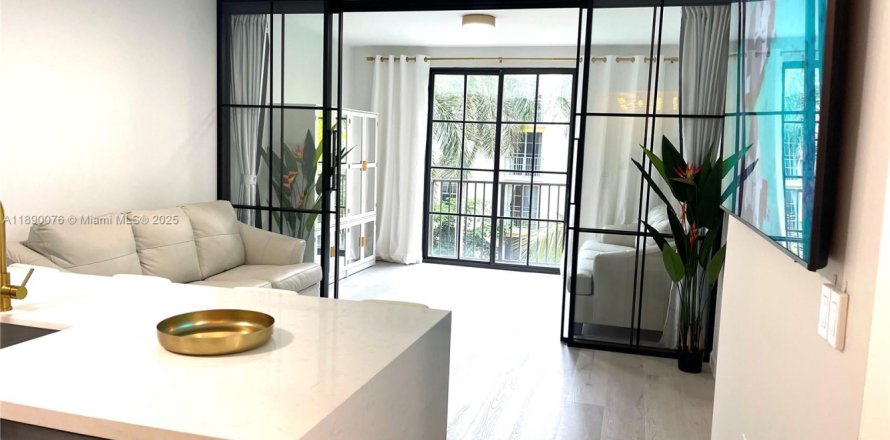 Condo in West Palm Beach, Florida, 2 bedrooms № 1947905