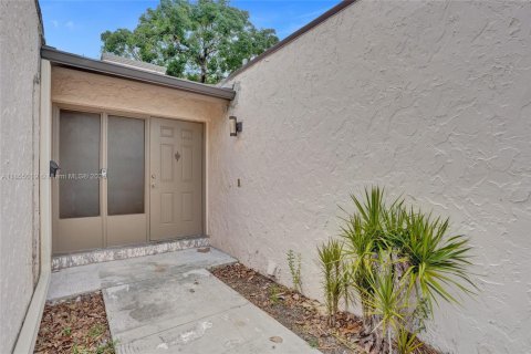 Touwnhouse à vendre à Lauderhill, Floride: 2 chambres, 133.41 m2 № 1957405 - photo 4