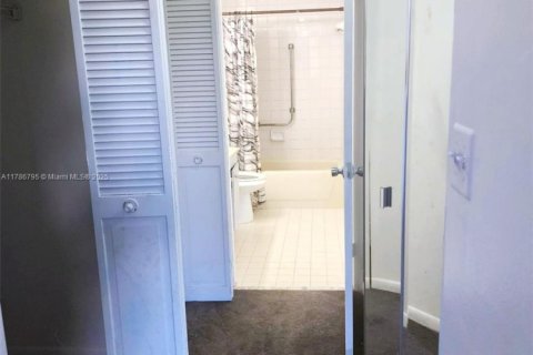 Copropriété à vendre à Hollywood, Floride: 1 chambre, 77.11 m2 № 1937656 - photo 4