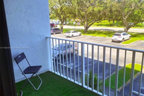 Condominio en venta en Hollywood, Florida, 1 dormitorio, 77.11 m2 № 1937656 - foto 1