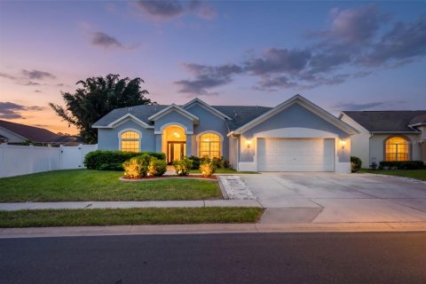 House in New Port Richey, Florida 6 bedrooms, 294.96 sq.m. № 2299786