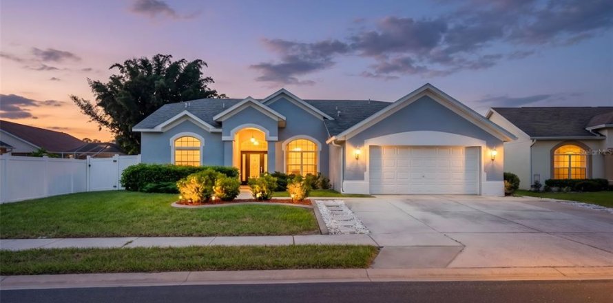 Villa ou maison à New Port Richey, Floride 6 chambres, 294.96 m2 № 2299786