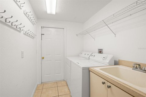 Villa ou maison à vendre à New Port Richey, Floride: 6 chambres, 294.96 m2 № 2299786 - photo 23