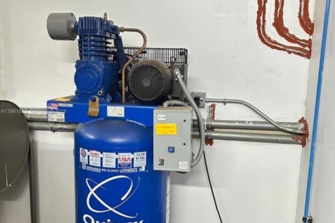 Купить коммерческую недвижимость в Медли, Флорида № 2050767 - фото 14