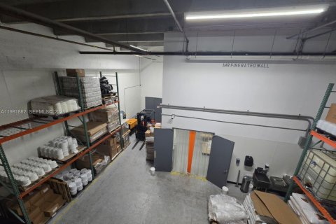 Купить коммерческую недвижимость в Медли, Флорида № 2050767 - фото 20