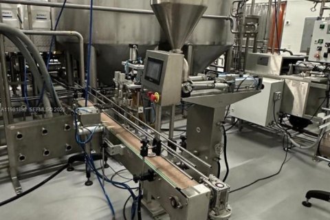 Купить коммерческую недвижимость в Медли, Флорида № 2050767 - фото 10