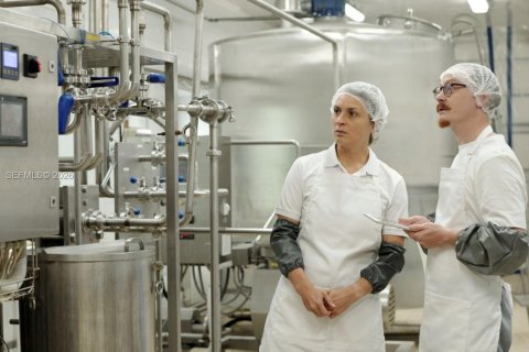 Купить коммерческую недвижимость в Медли, Флорида № 2050767 - фото 2