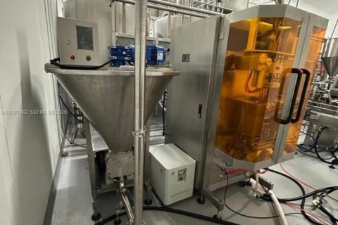 Купить коммерческую недвижимость в Медли, Флорида № 2050767 - фото 9