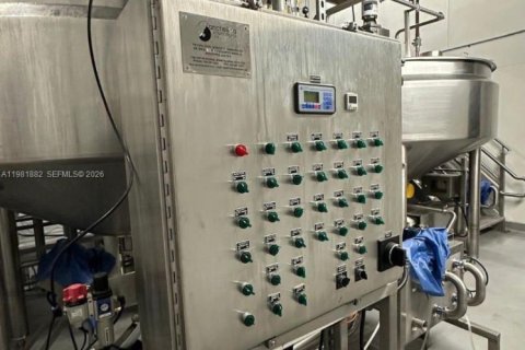 Купить коммерческую недвижимость в Медли, Флорида № 2050767 - фото 11