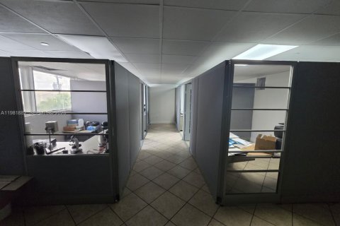 Купить коммерческую недвижимость в Медли, Флорида № 2050767 - фото 24