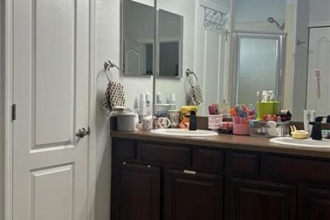 Townhouse in Clermont, Florida 4 bedrooms, 190.26 sq.m. № 2207141 - photo 9