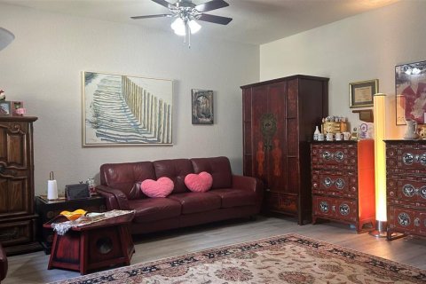 Townhouse in Clermont, Florida 4 bedrooms, 190.26 sq.m. № 2207141 - photo 3