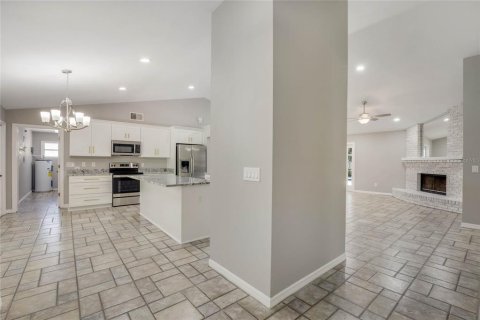 House in Kissimmee, Florida 4 bedrooms, 204.38 sq.m. № 1913842 - photo 13