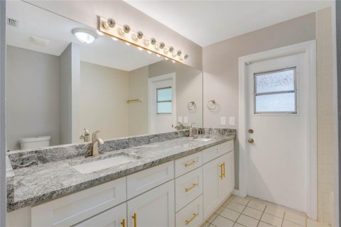 House in Kissimmee, Florida 4 bedrooms, 204.38 sq.m. № 1913842 - photo 30