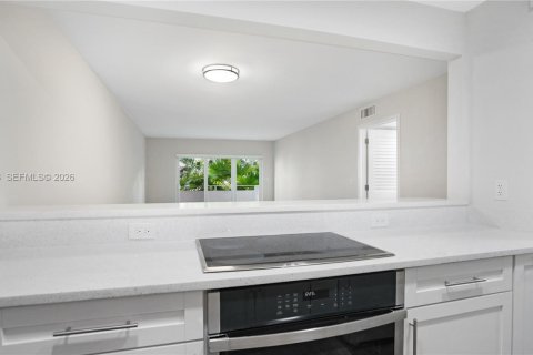 Condo in Coral Gables, Florida, 2 bedrooms № 2032032 - photo 5