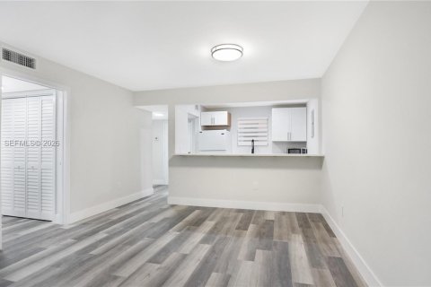 Condo in Coral Gables, Florida, 2 bedrooms № 2032032 - photo 14