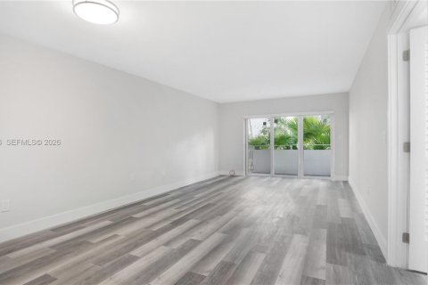 Condo in Coral Gables, Florida, 2 bedrooms № 2032032 - photo 10