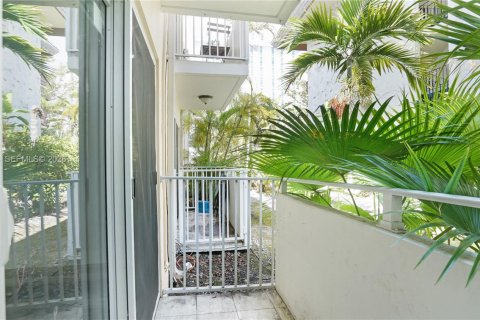 Condo in Coral Gables, Florida, 2 bedrooms № 2032032 - photo 30