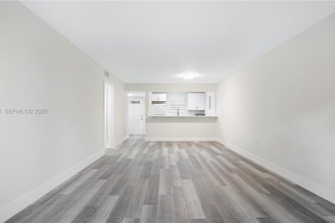 Condo in Coral Gables, Florida, 2 bedrooms № 2032032 - photo 13