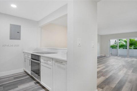 Condo in Coral Gables, Florida, 2 bedrooms № 2032032 - photo 9