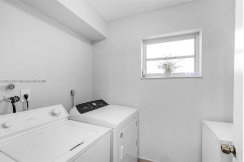 Apartment in Miami, Florida 2 bedrooms, 114.73 sq.m. № 1964440 - photo 4