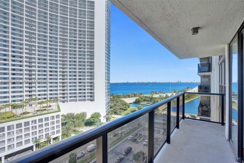 Condo in Miami, Florida, 2 bedrooms  № 1999119 - photo 11