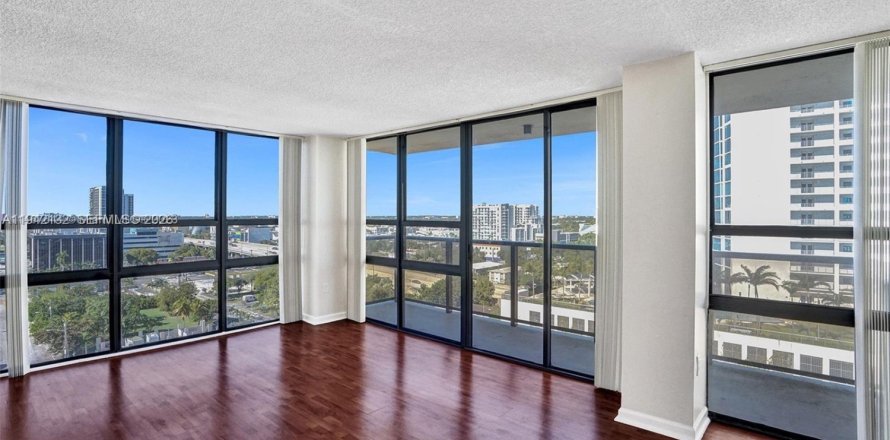 Condo in Miami, Florida, 2 bedrooms  № 1999119