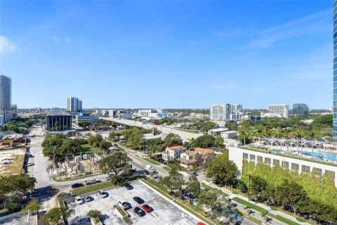 Condo in Miami, Florida, 2 bedrooms  № 1999119 - photo 29