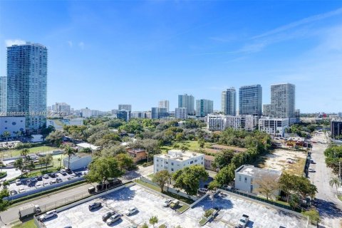 Condo in Miami, Florida, 2 bedrooms  № 1999119 - photo 30