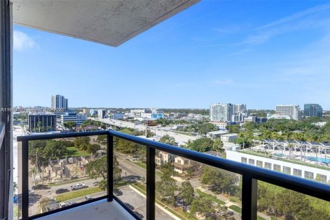 Condo in Miami, Florida, 2 bedrooms  № 1999119 - photo 24