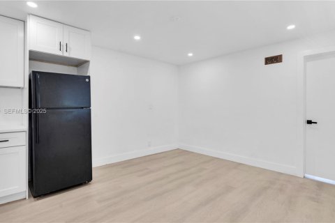 Villa ou maison à louer à Hallandale Beach, Floride: 1 chambre, 55.74 m2 № 2019116 - photo 3