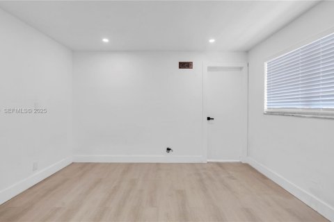 Villa ou maison à louer à Hallandale Beach, Floride: 1 chambre, 55.74 m2 № 2019116 - photo 5