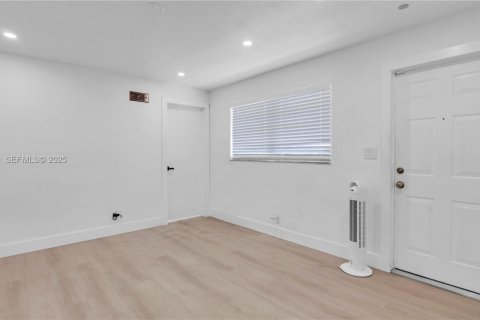 Villa ou maison à Hallandale Beach, Floride 1 chambre, 55.74 m2 № 2019116