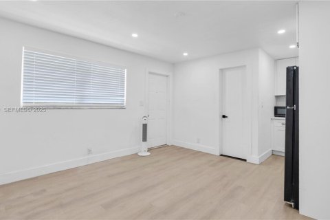 Villa ou maison à louer à Hallandale Beach, Floride: 1 chambre, 55.74 m2 № 2019116 - photo 4